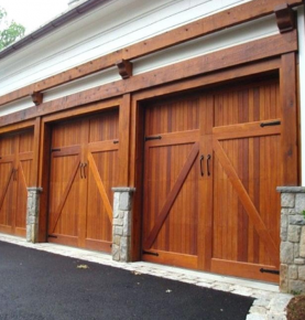 Factory Wholesale Overhead Sectional Solid Wood Carriage Garage Door